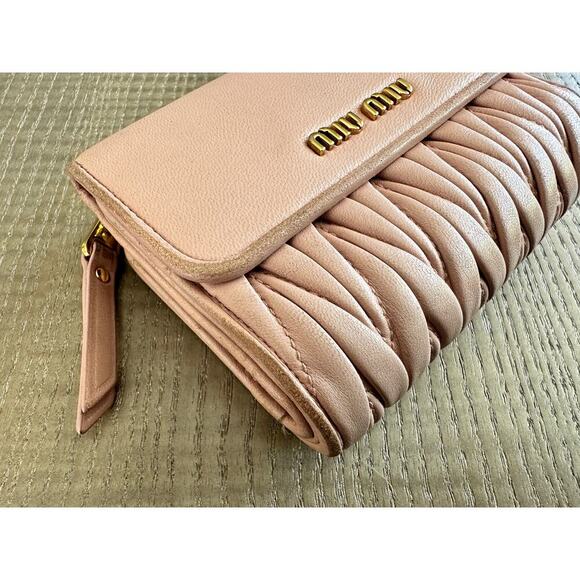 Authentic Miu Miu Matelasse - Pink Blush Leather Trifold Wallet - Picture 5 of 13